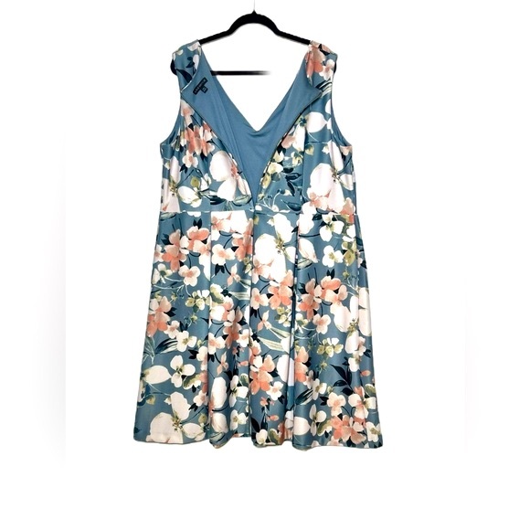 Lane Bryant V-Neck Floral Knee Length Fit & Flare Party Dress with Zipper, 22W - Picture 7 of 12